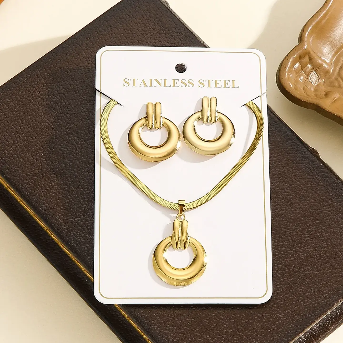 European American Hot Sale 18k Gold Stainless Steel Geometric Stud Earrings High-end Niche Instagram Women's Trendy Cross-border 2