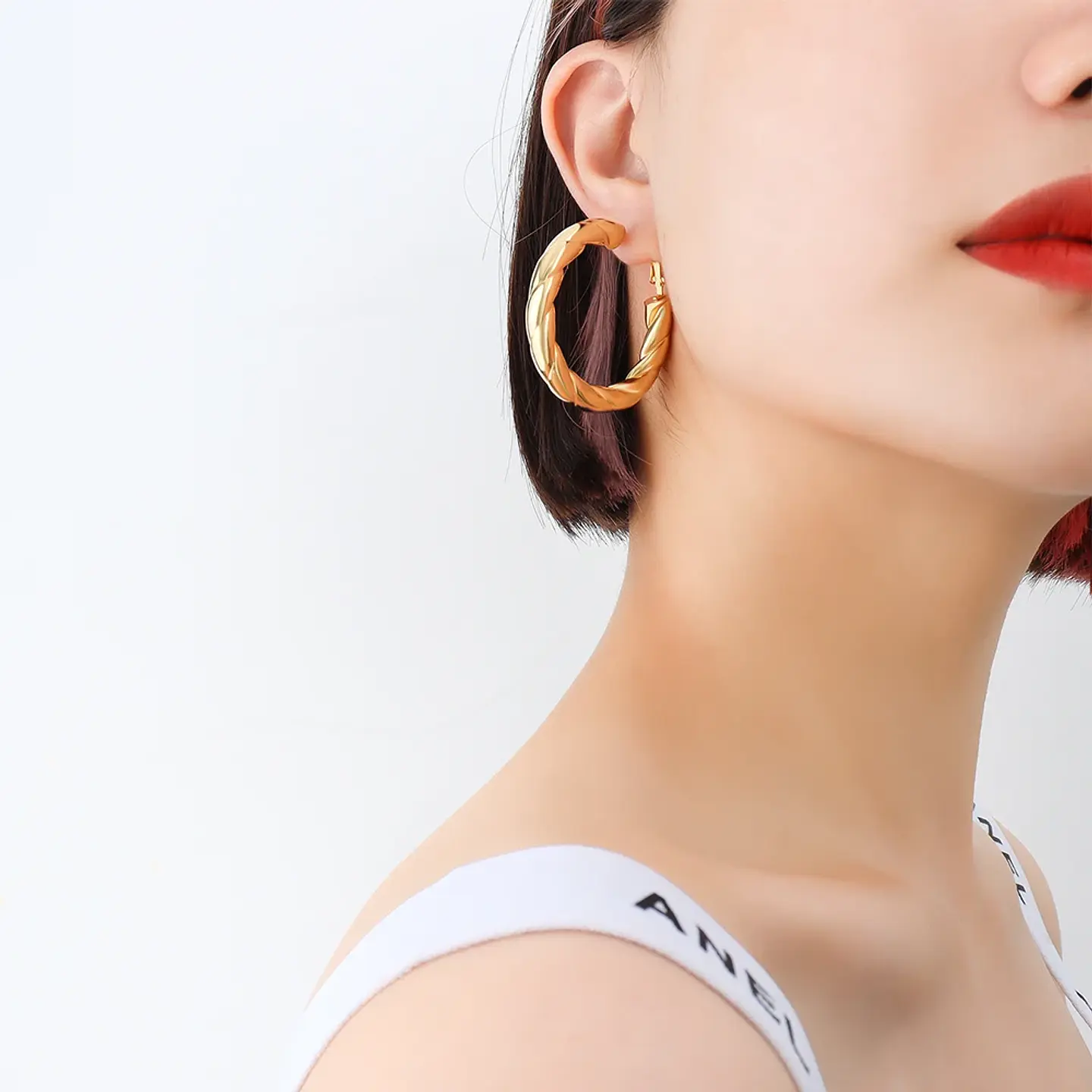 Luxury 18K Gold Earrings for Women Nuo Exaggerated Hollow Design with Titanium Steel Plating Stainless Steel Jewelry 4