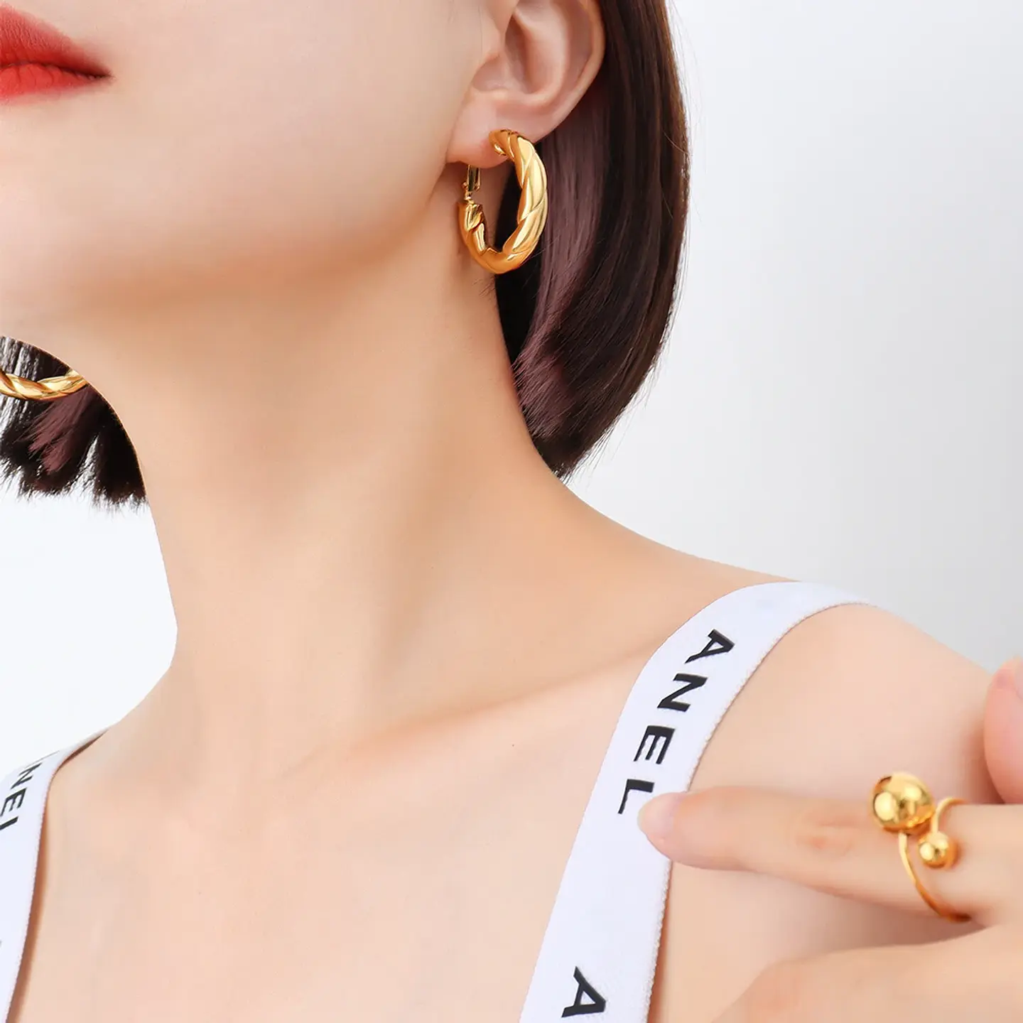 Luxury 18K Gold Earrings for Women Nuo Exaggerated Hollow Design with Titanium Steel Plating Stainless Steel Jewelry 5