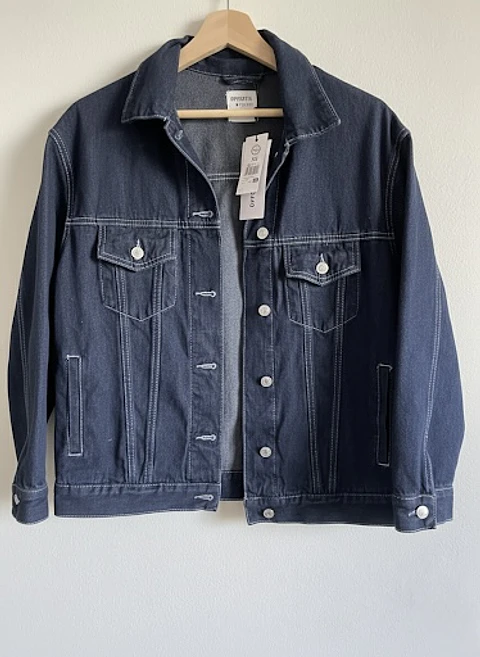 Chaqueta bomber Sybilla con etiqueta