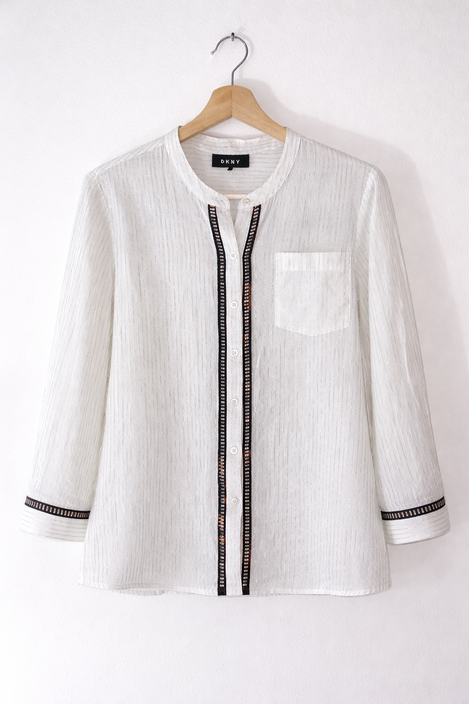 Blusa DKNY con mancha 1