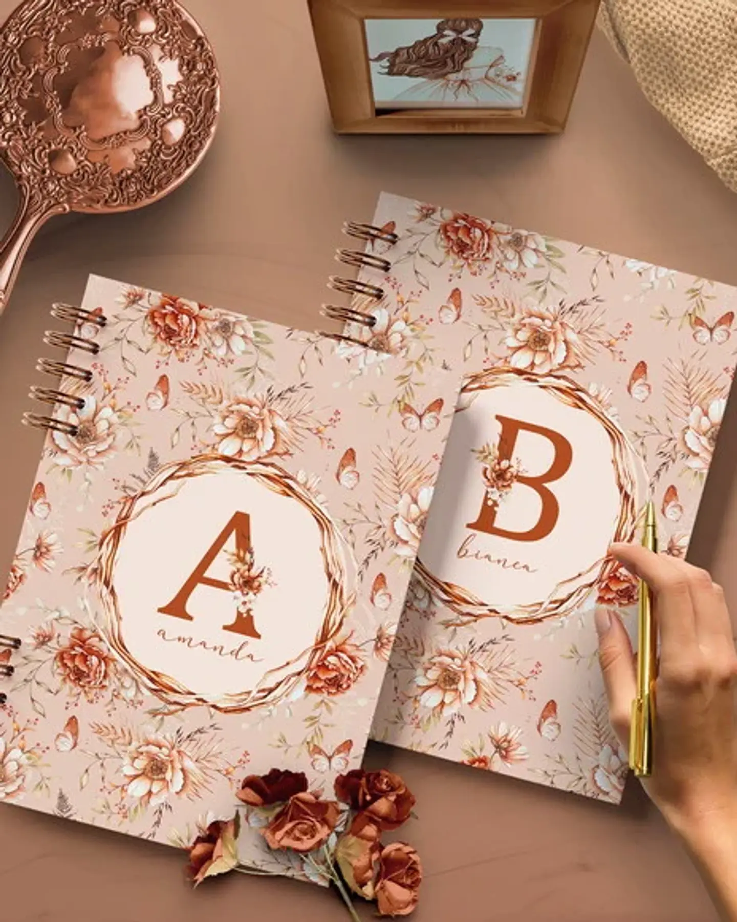 ARQUIVO 26 CAPAS ALFABETO A A Z E MIOLO PAUTADO FLORAL BOHO – BICHO PAPEL 1