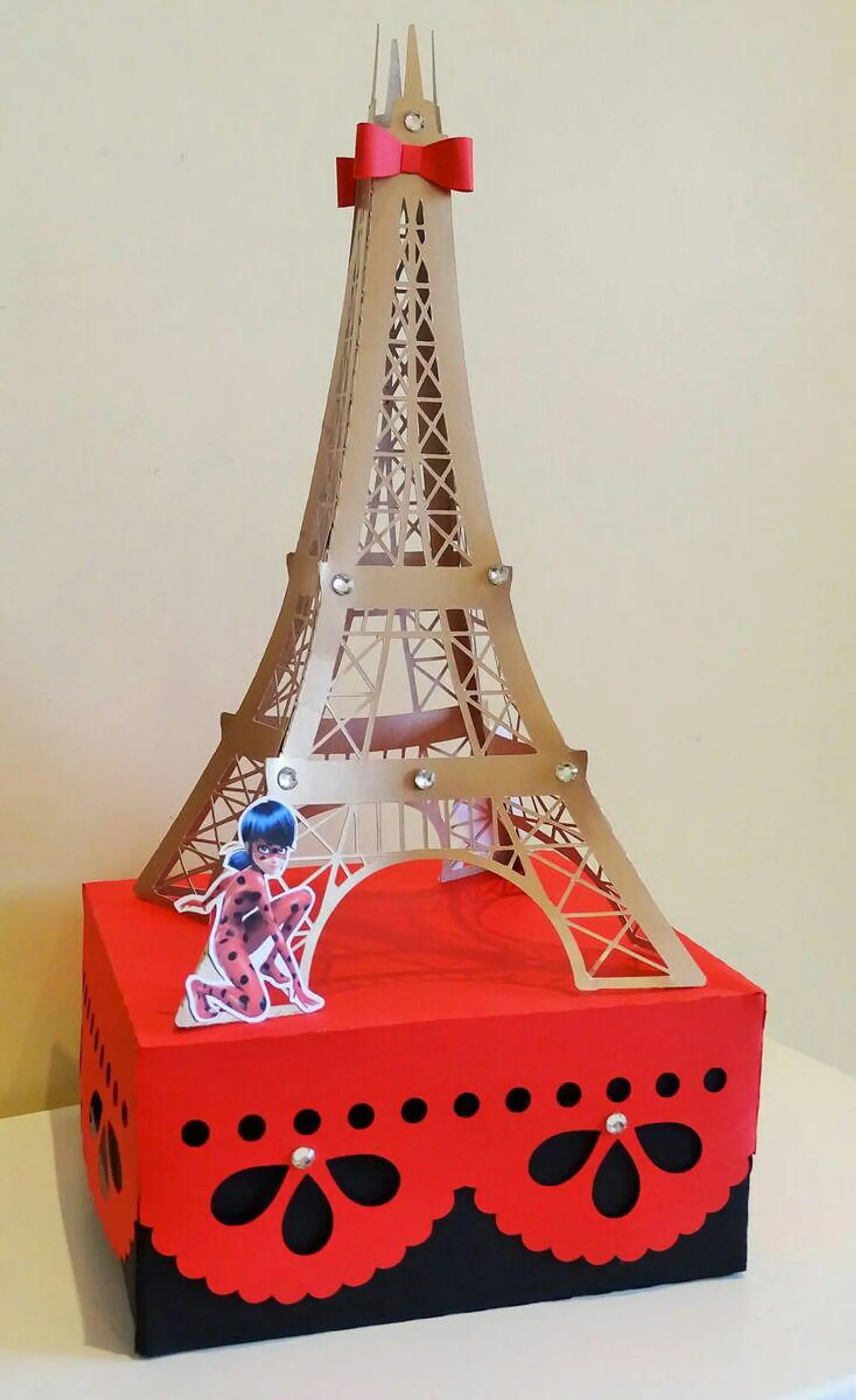 Arquivo de Corte Caixa Torre Eiffel 1