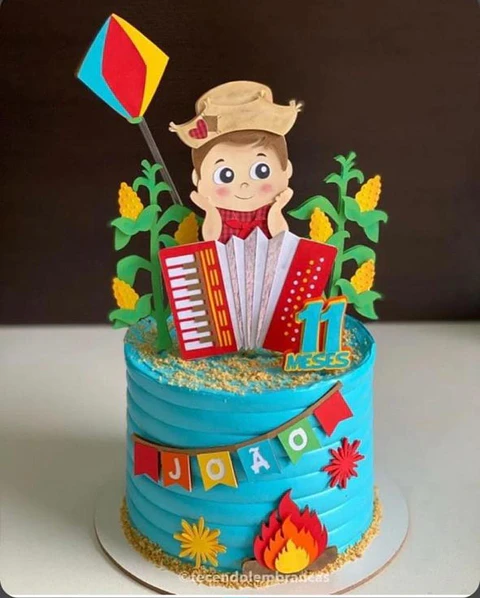 Arquivp Topo de Bolo Menino com Sanfona - EM CAMADAS