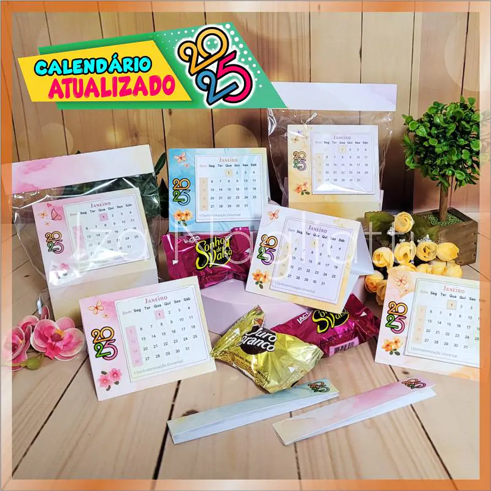 Arquivo 4 modelos de mini calendários de mesa 2025 para lembrancinhas com miolo (meninas jovens) 3