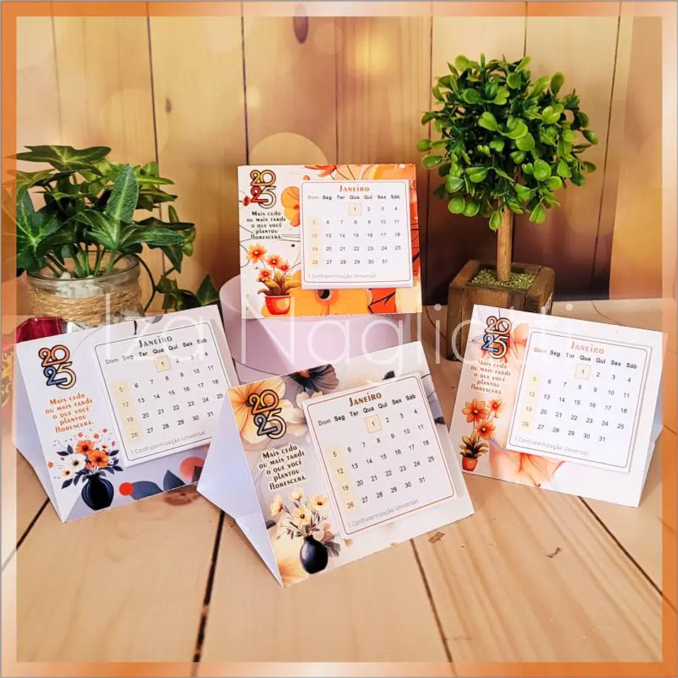 Arquivo Calendário 2025 4 modelos de mini calendários de mesa para lembrancinhas com miolo (mulheres) - iza 2