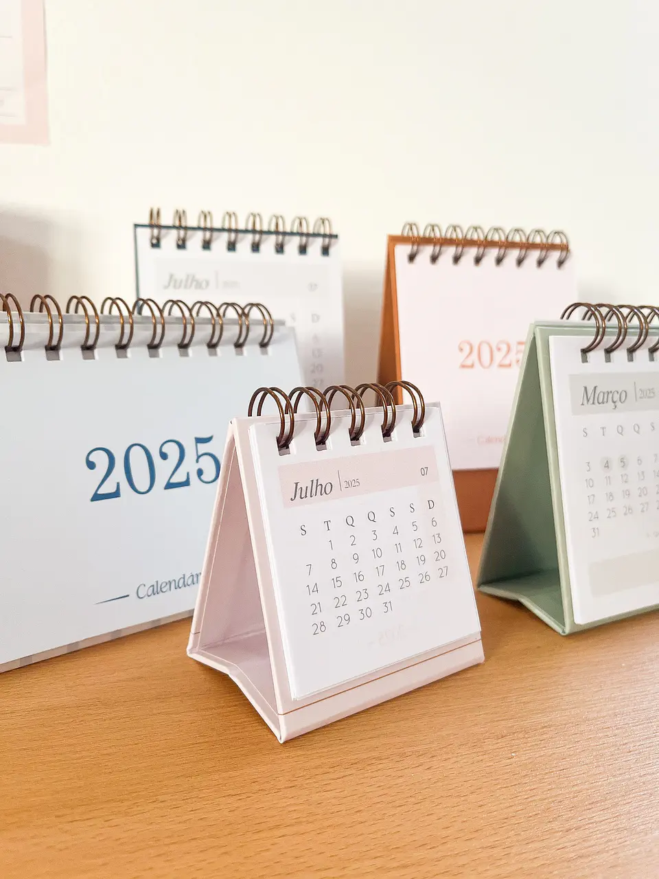 Arquivo Calendários de Mesa 2025 e 2026 - Papel Sorriso 18