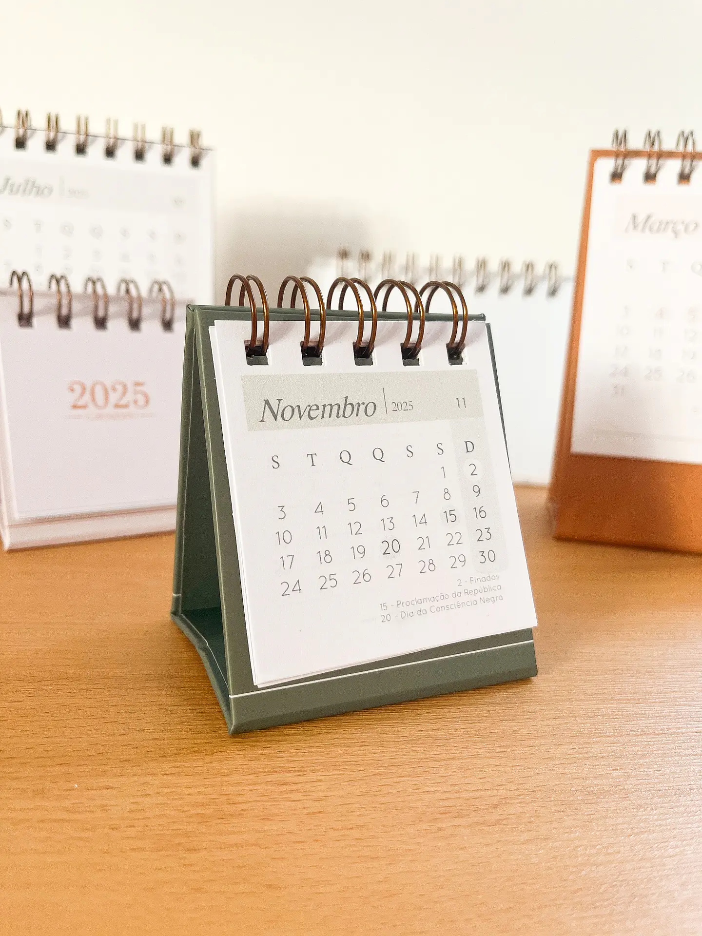 Arquivo Calendários de Mesa 2025 e 2026 - Papel Sorriso 27