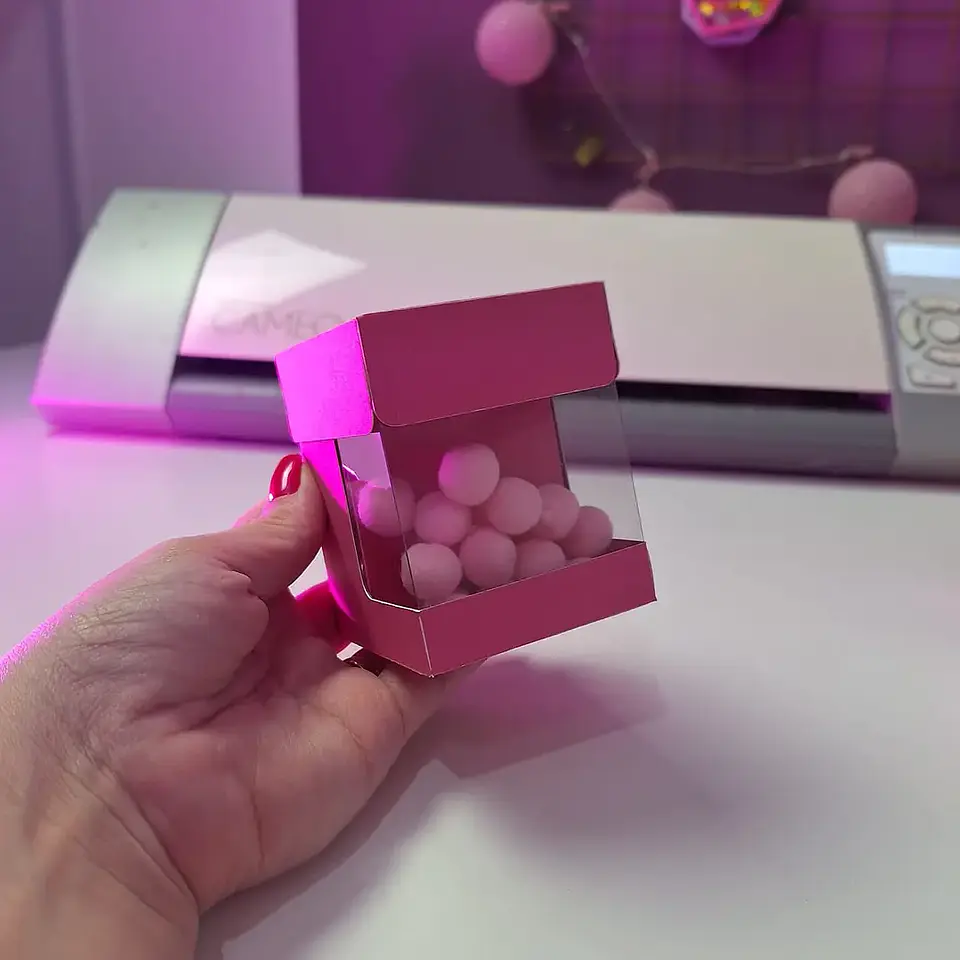 Arquivo de corte caixa mini quadrada com visor - Pomposa 1