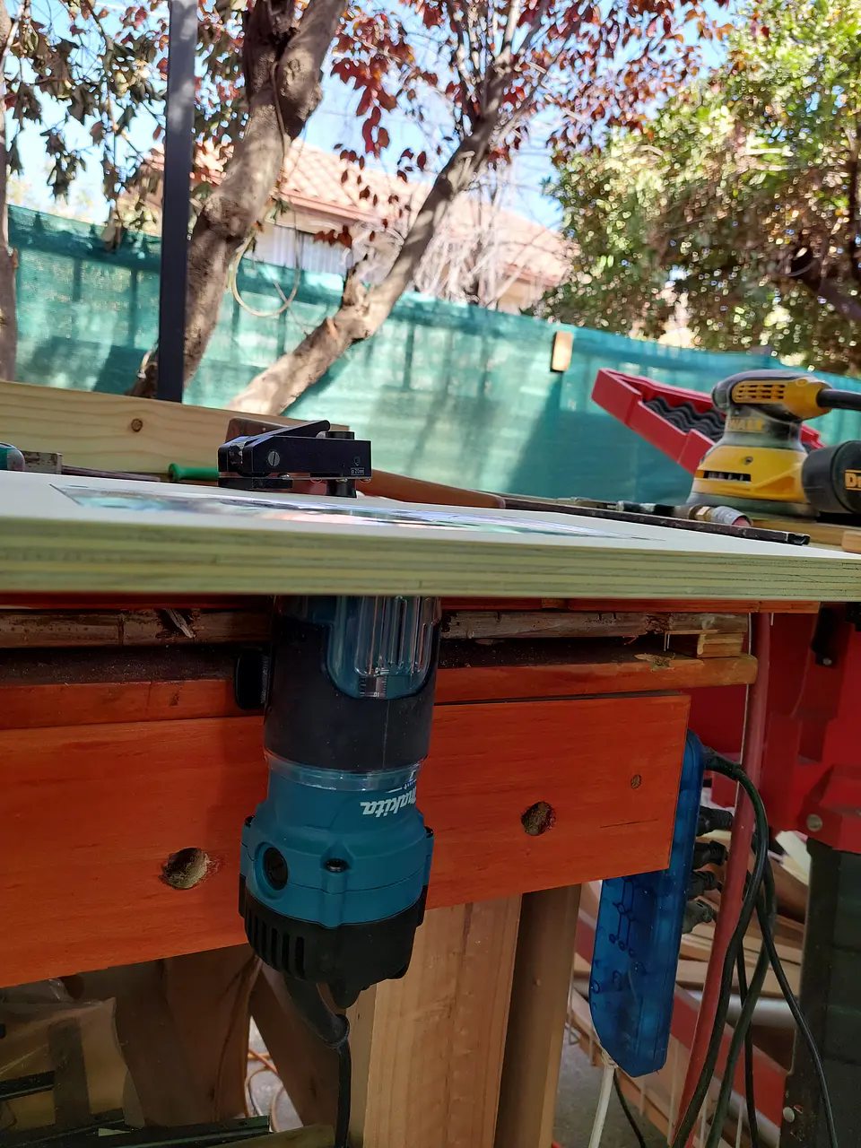 Placa Inserción Mesa Router o Fresadora Instalada en TERCIADO MASTER O MELAMINA NEGRA  15mm ( no incluye Router ) Se puede utilizar en la mayoría de las fresadoras de palma. 3
