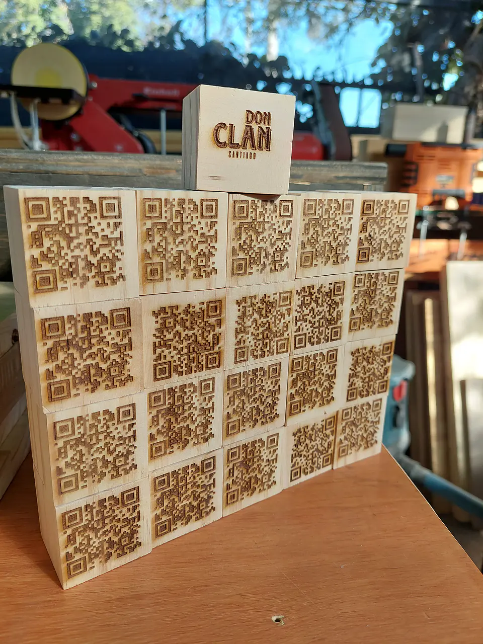 Cubo de Madera con Código QR  6