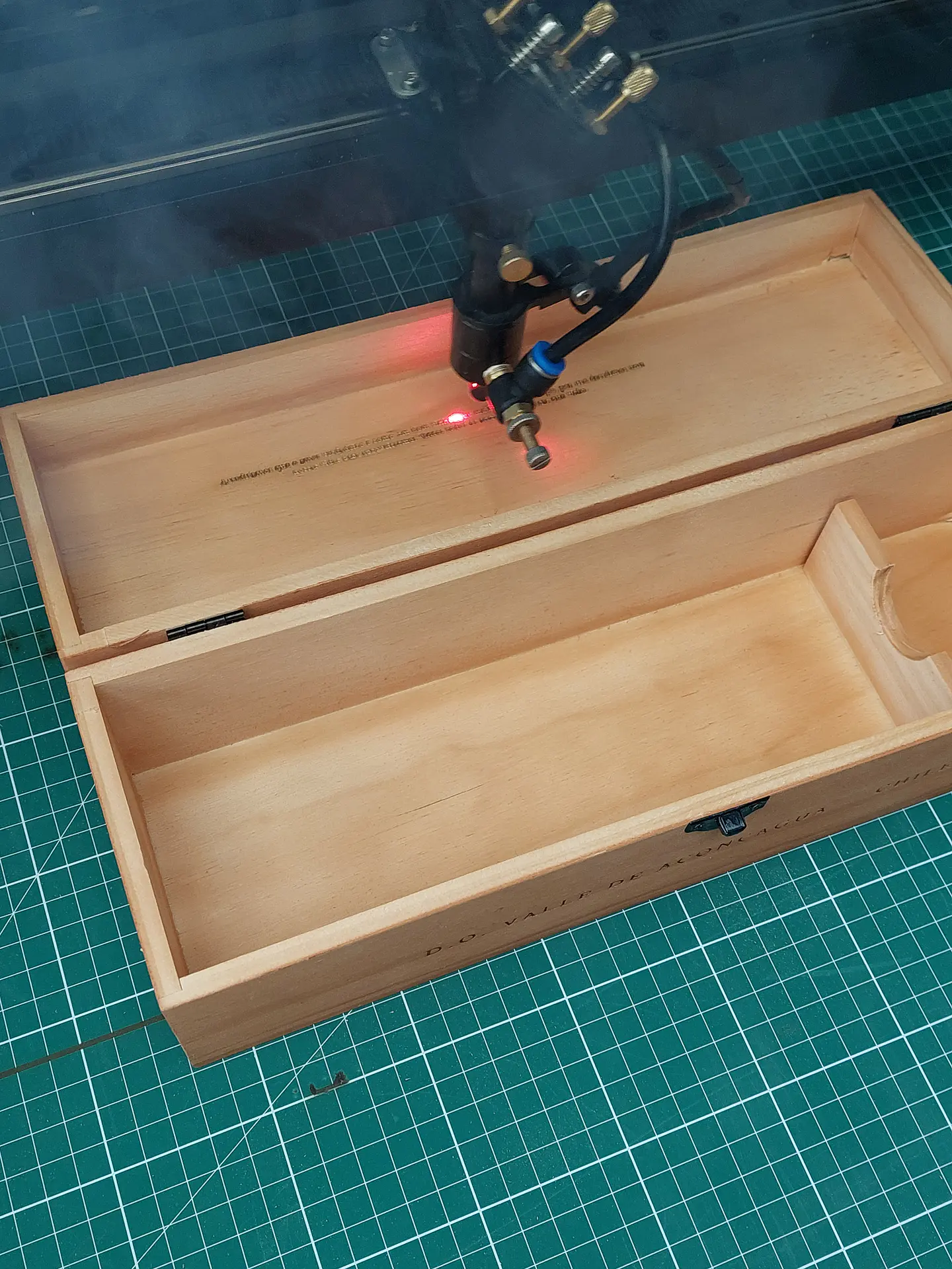 Letreros y Grabados en CNC  Laser y Router Personalizados Cartelería en Madera grabada  9