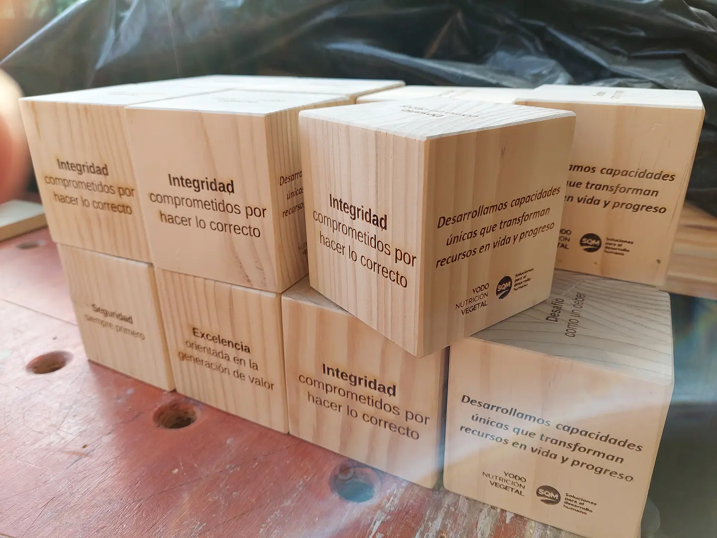 Cubo de Madera con Código QR  3