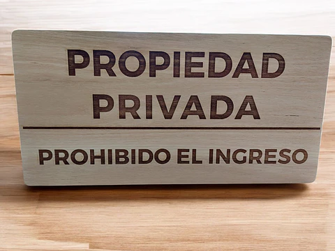 LETRERO MADERA TERCIADO PROPIEDAD PRIVADA - 60 X 30 CM RESISTENTE INTERPERIE