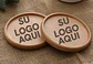 POSAVASOS MADERA GRABADOS LASER LOGO DEL  CLIENTE SET 6 UNIDADES - Miniatura 3