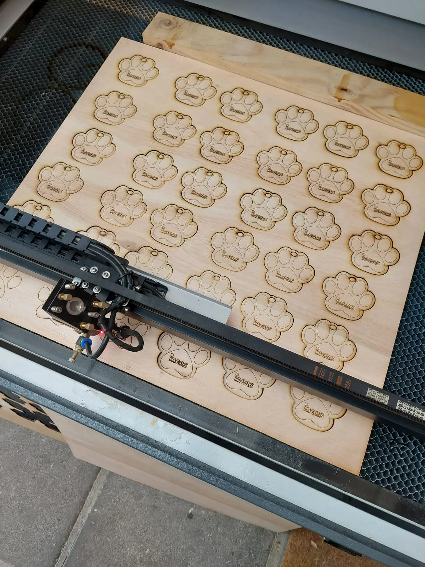 Letreros y Grabados en CNC  Laser y Router Personalizados Cartelería en Madera grabada  21