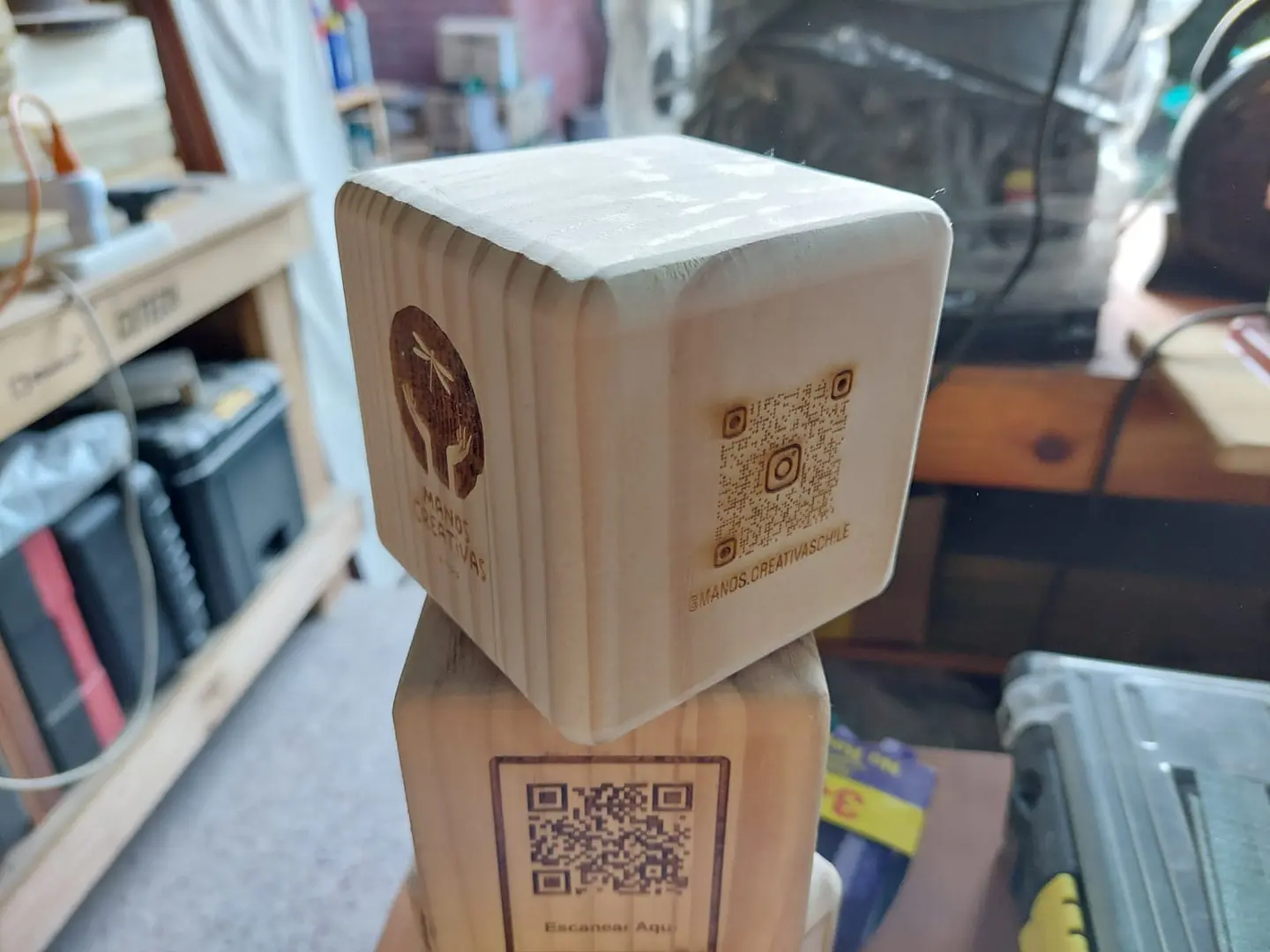 Cubo de Madera con Código QR  14