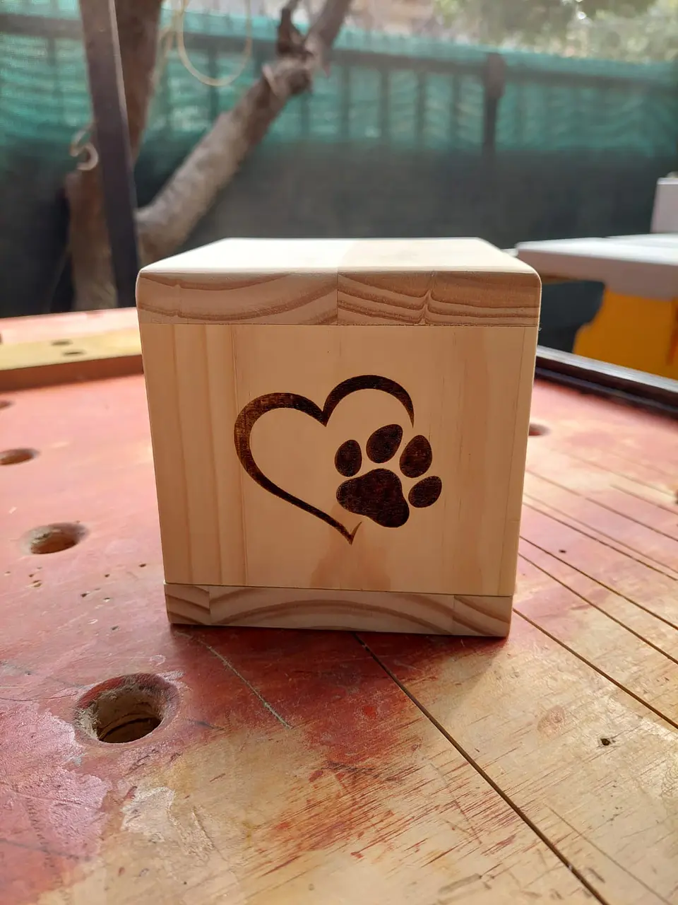 Anfora  de madera para cenizas de mascotas 5