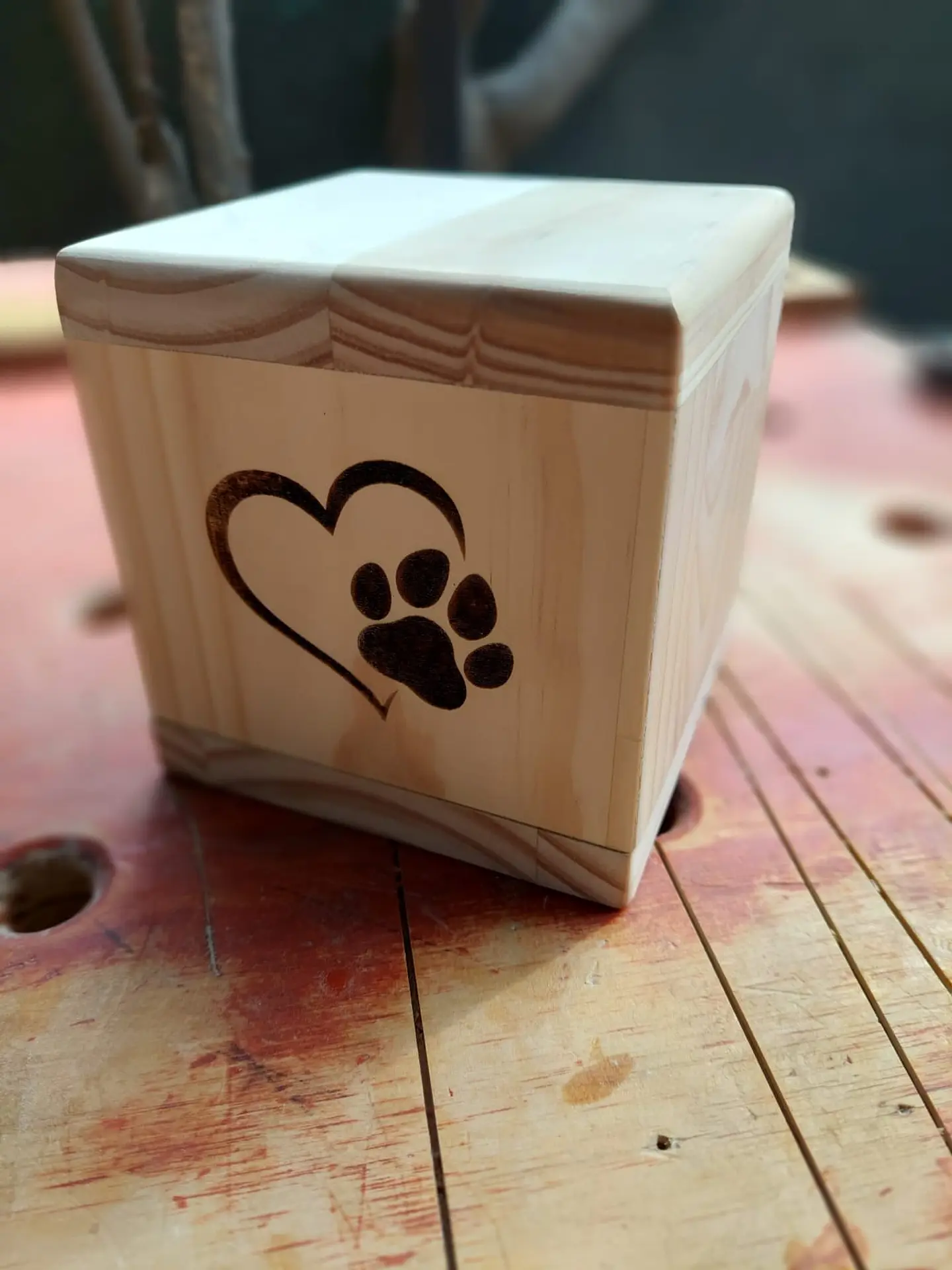 Anfora  de madera para cenizas de mascotas 6