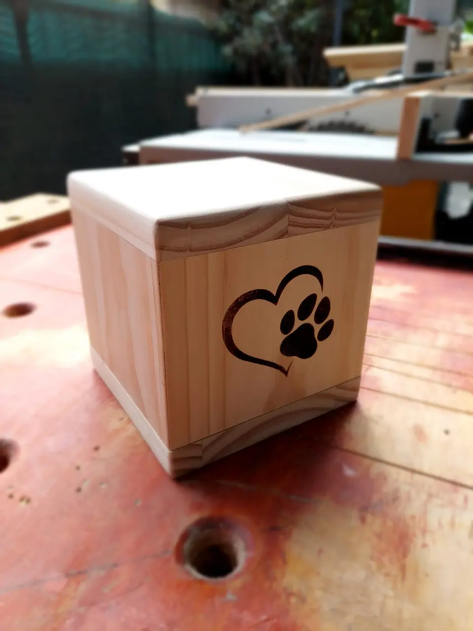 Anfora  de madera para cenizas de mascotas 7
