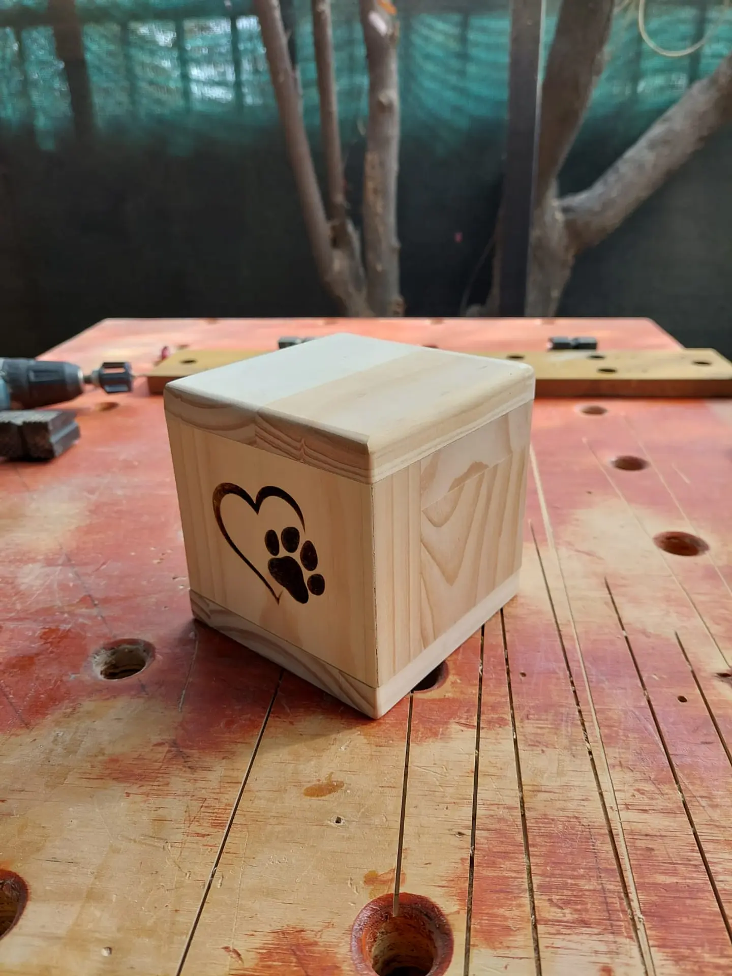 Anfora  de madera para cenizas de mascotas 8