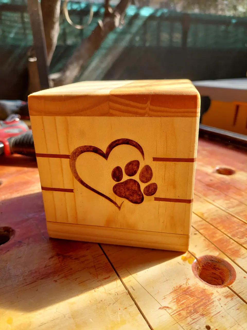 Anfora  de madera para cenizas de mascotas 3