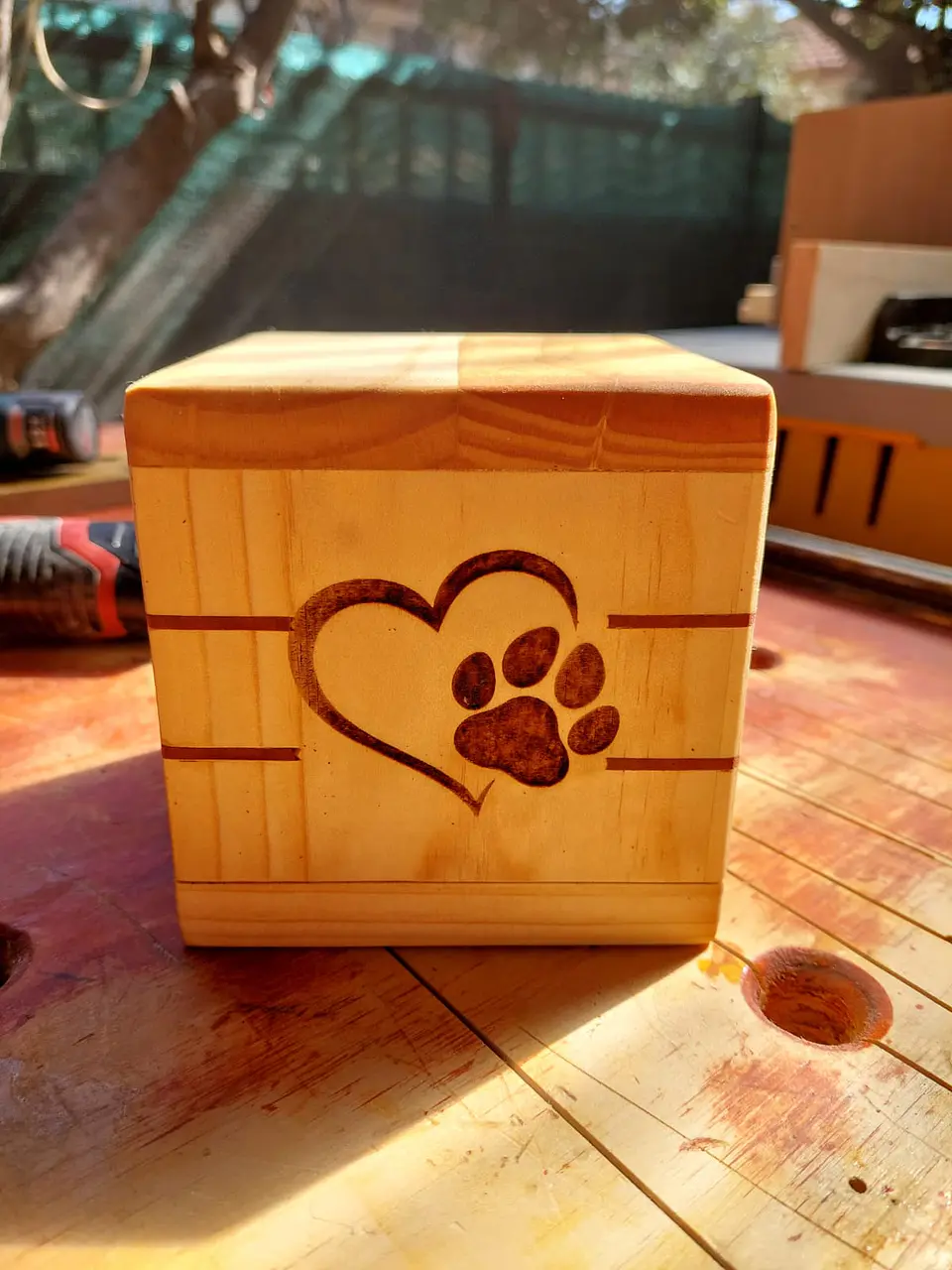 Anfora  de madera para cenizas de mascotas 4