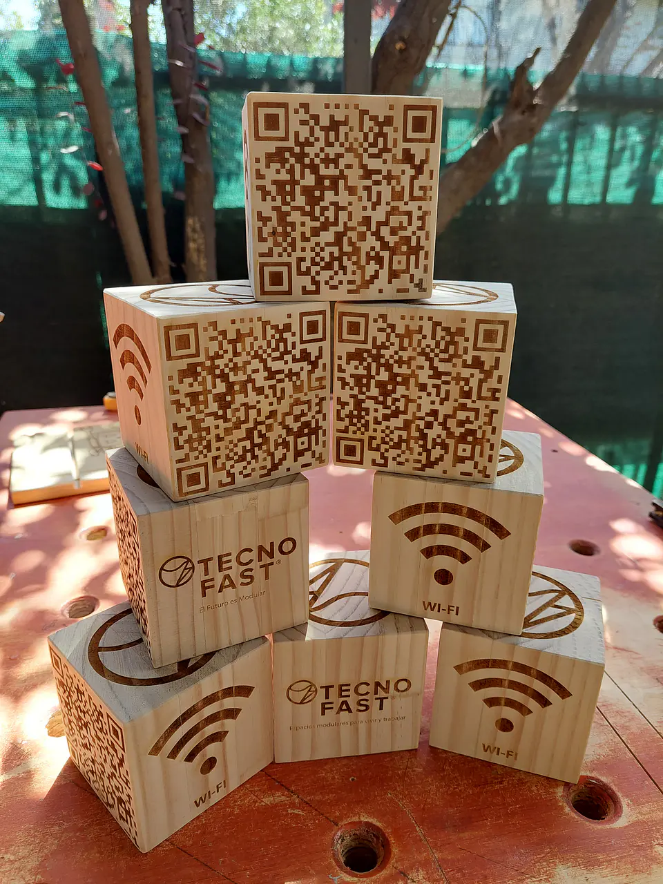 Cubo de Madera con Código QR 10