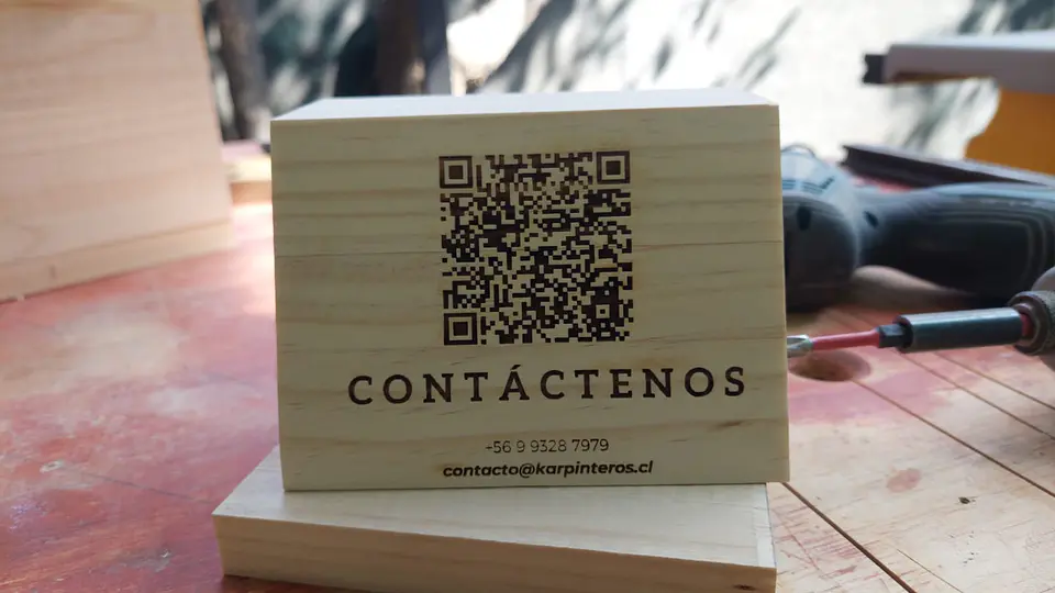 Cubo de Madera con Código QR 21