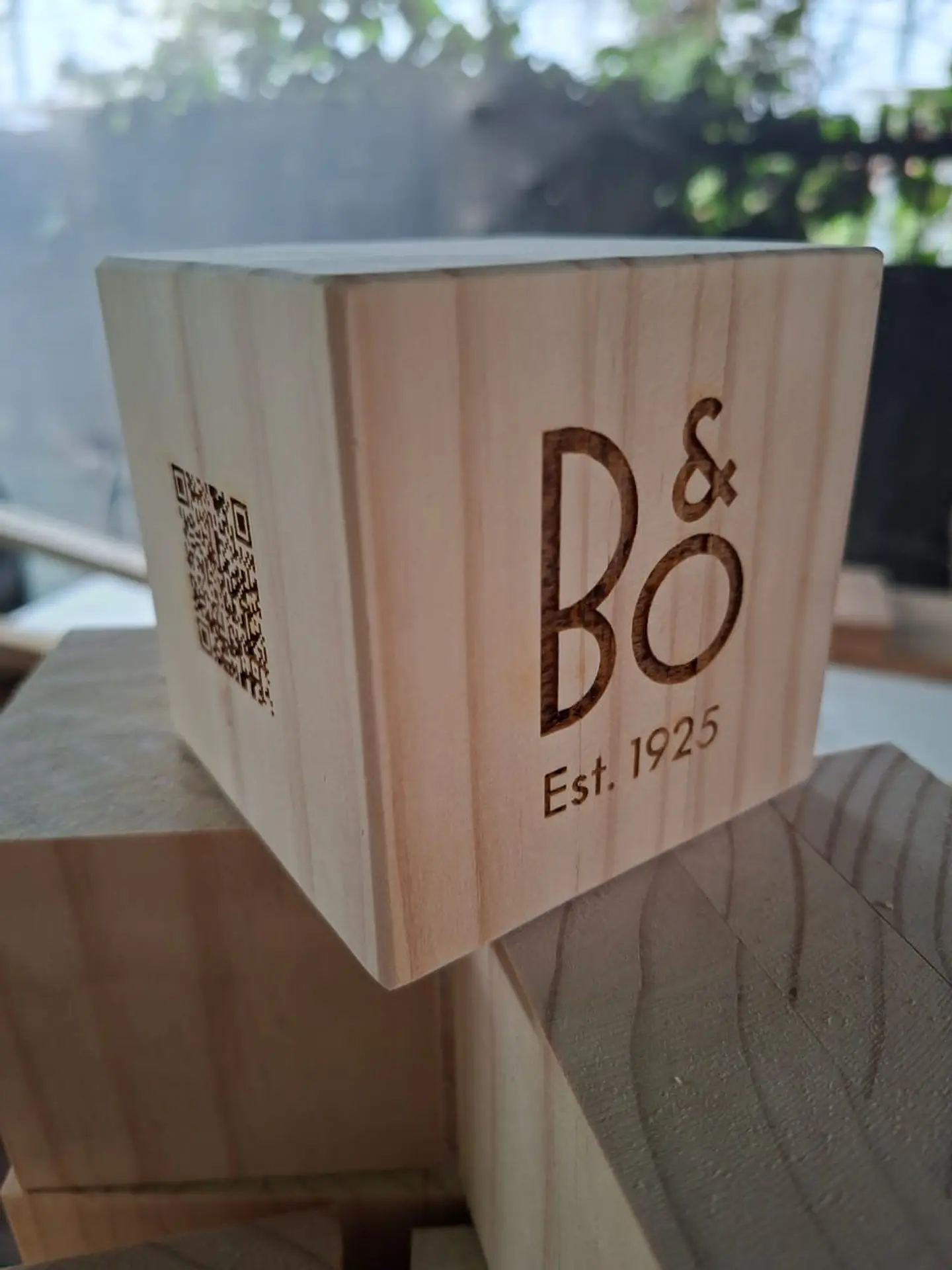 Cubo de Madera con Código QR 25