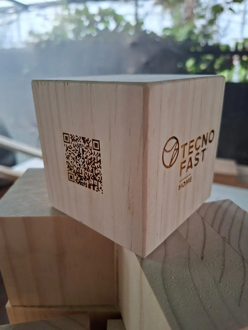 Cubo de Madera con Código QR 26