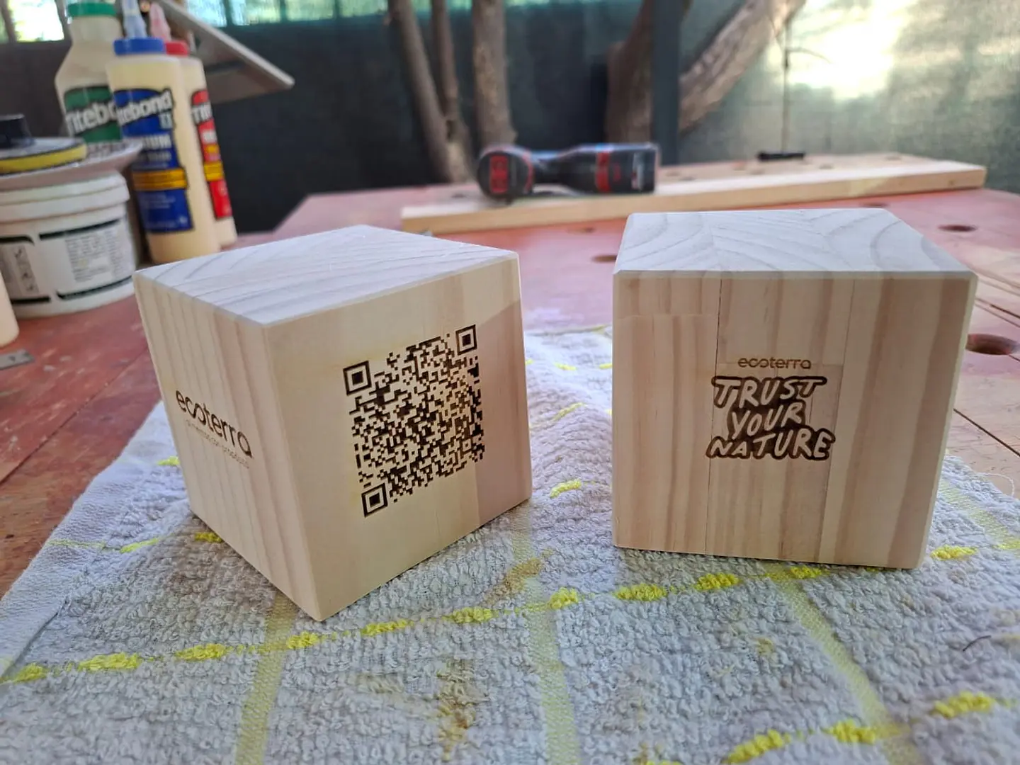 Cubo de Madera con Código QR 29