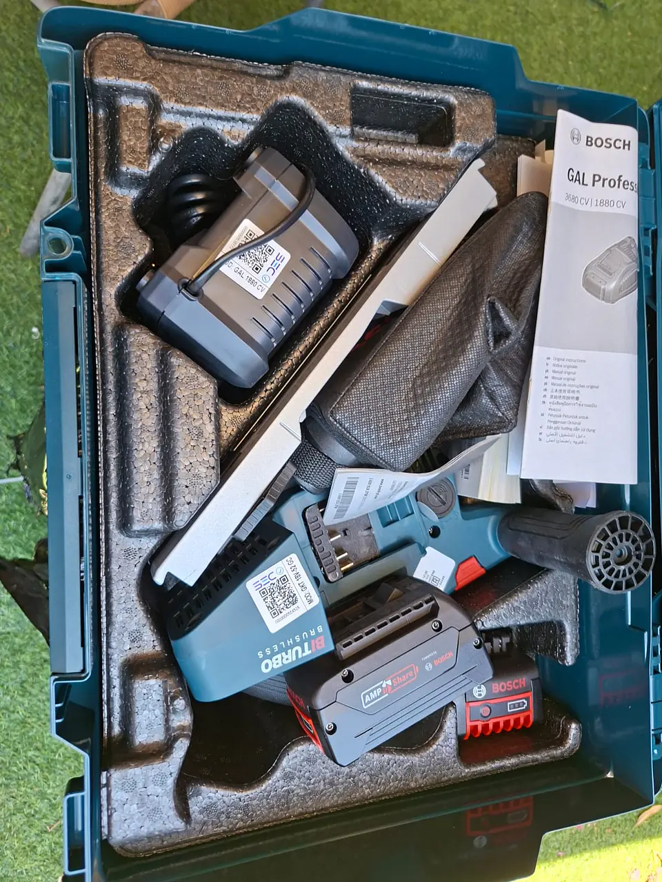 Sierra de Inmersión BOSCH  inalámbrica GKT 18V-52 GC 18V con 2 Baterías 4.0 A , Cargador 220 V y Caja Transporte 3