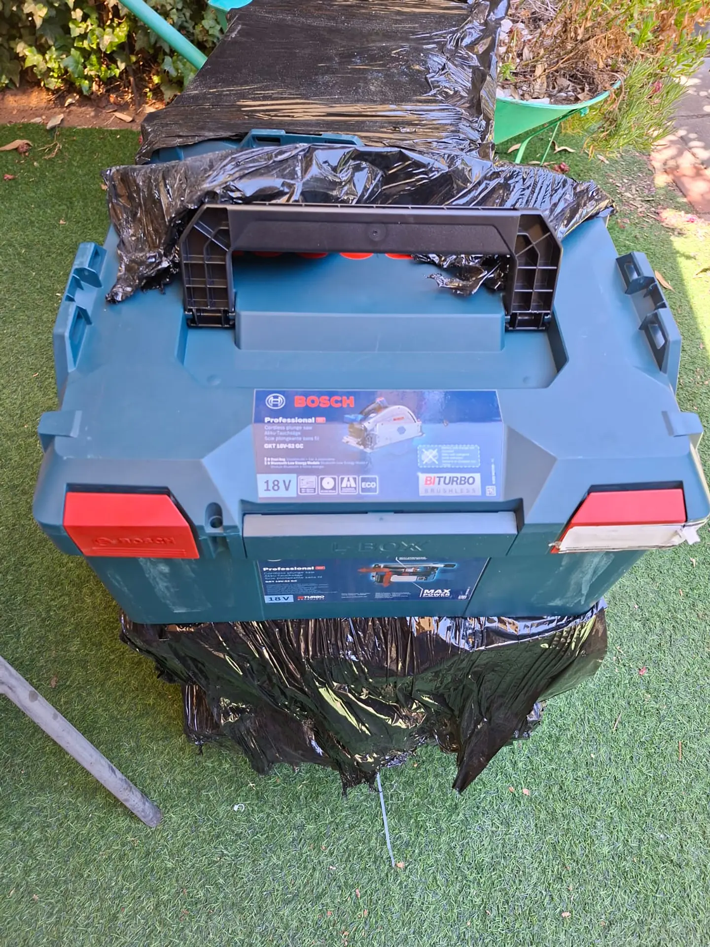 Sierra de Inmersión BOSCH  inalámbrica GKT 18V-52 GC 18V con 2 Baterías 4.0 A , Cargador 220 V y Caja Transporte 7