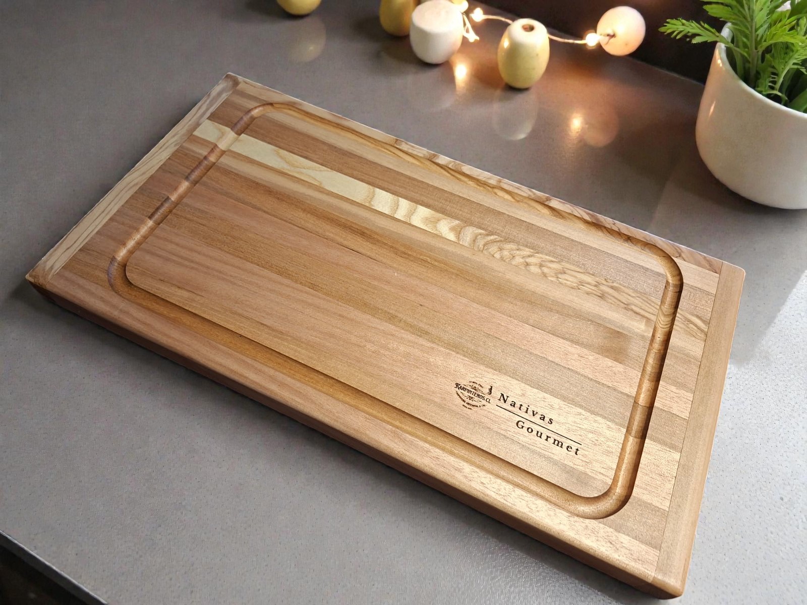 Tabla de Madera Artesanal 30×16 cm – Variedad de Maderas Nativas
