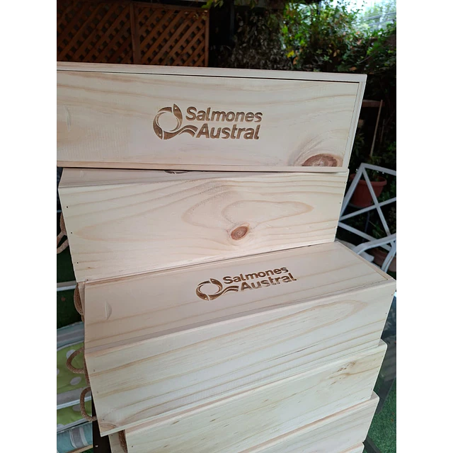 Caja Madera Botella Vino 750 cc tipo Dominó Sustentable grabada Láser.