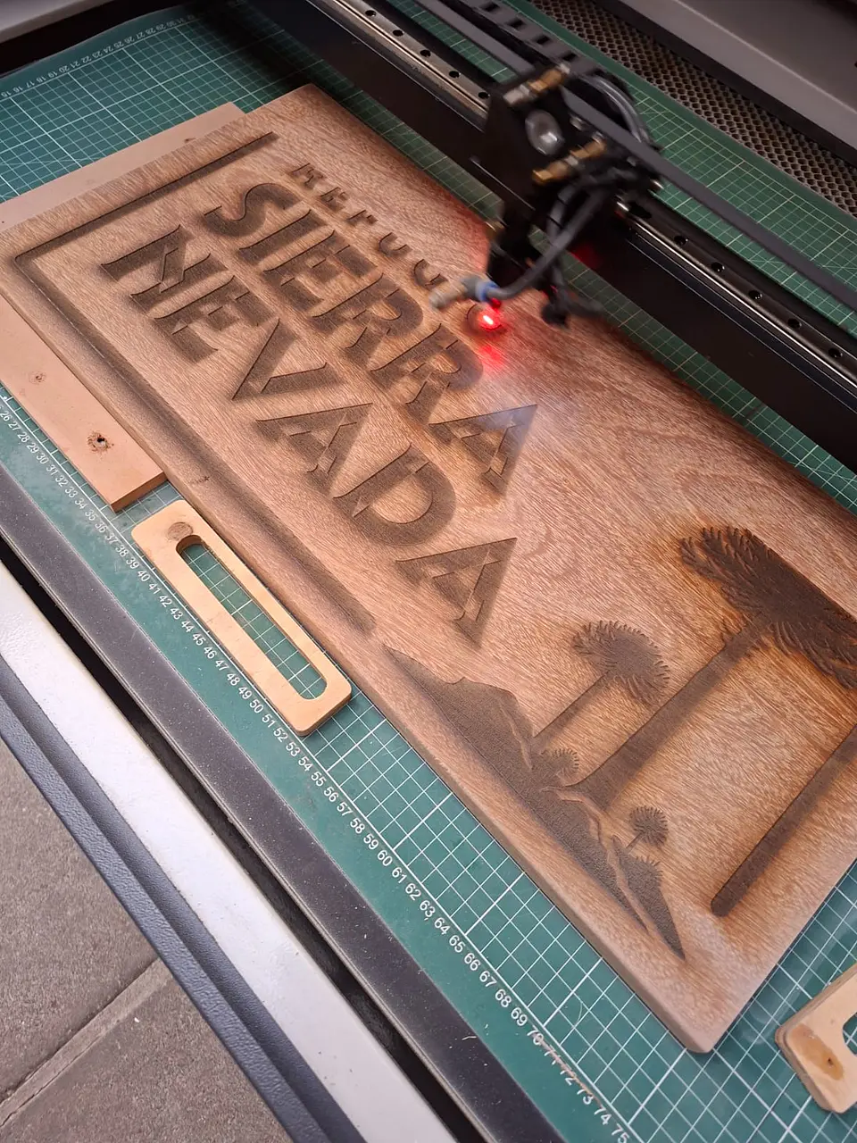 GRABADO Y CORTE LASER  EN MADERAS 9