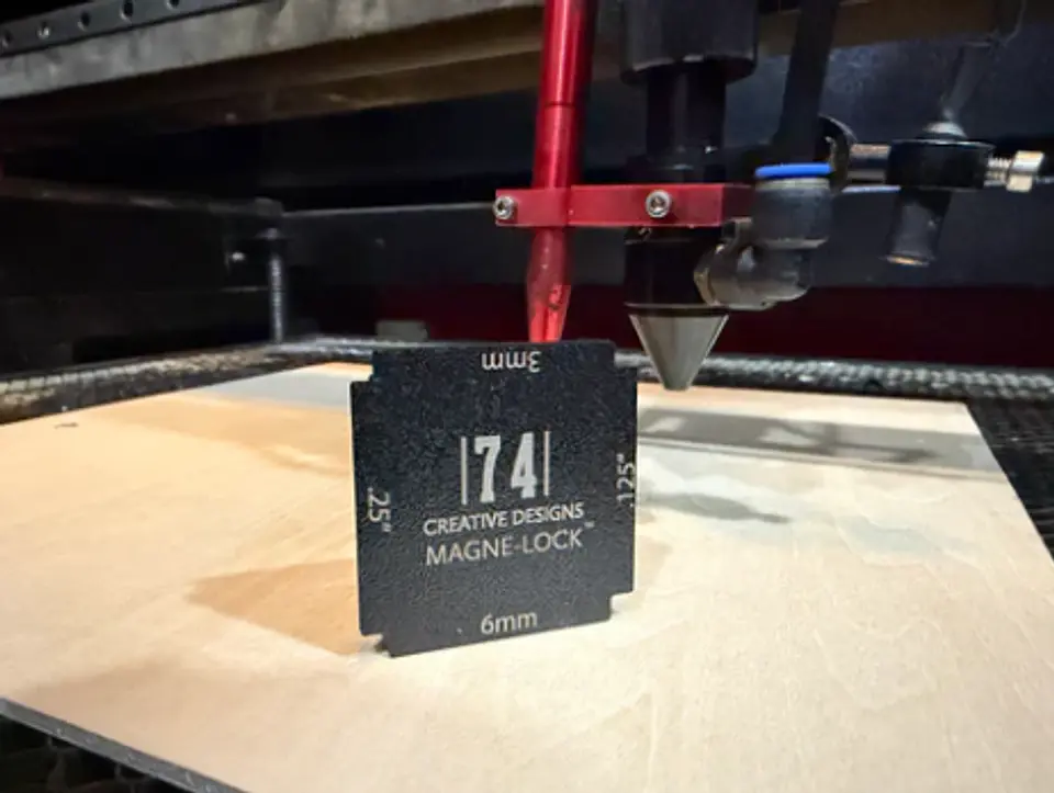 Sujetadores Imantados para  placas de madera en grabado Láser 2