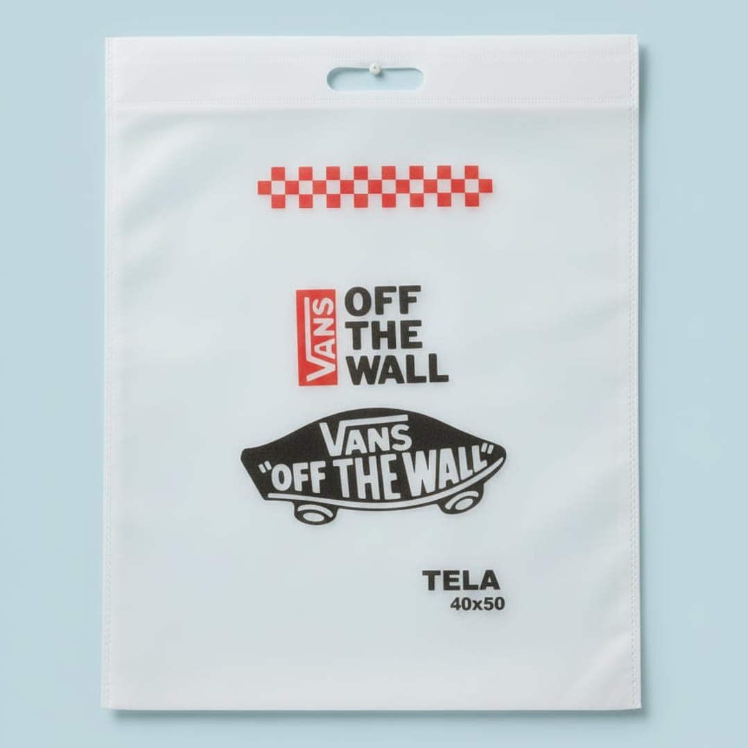 Bolsa TNT ( Tela No Tejida) “25X35” Troquel (3Kg. Máx.) Blanco Ecológica 1