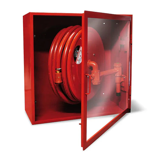 Gabinete de red húmeda 70 × 70 × 30 cm con carrete Kolling de 30 m