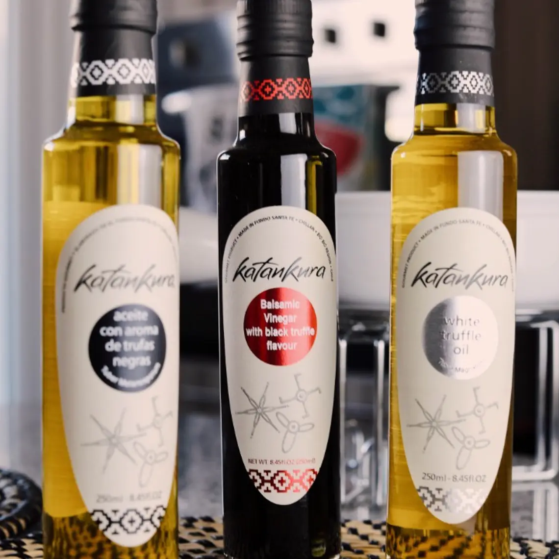 Trufa Negra Fresca 30 gr + Trio (Aceite Trufas negras 250 ml + Aceite Trufas blancas 250 ml + Reduccion de aceto balsamico trufado) 2