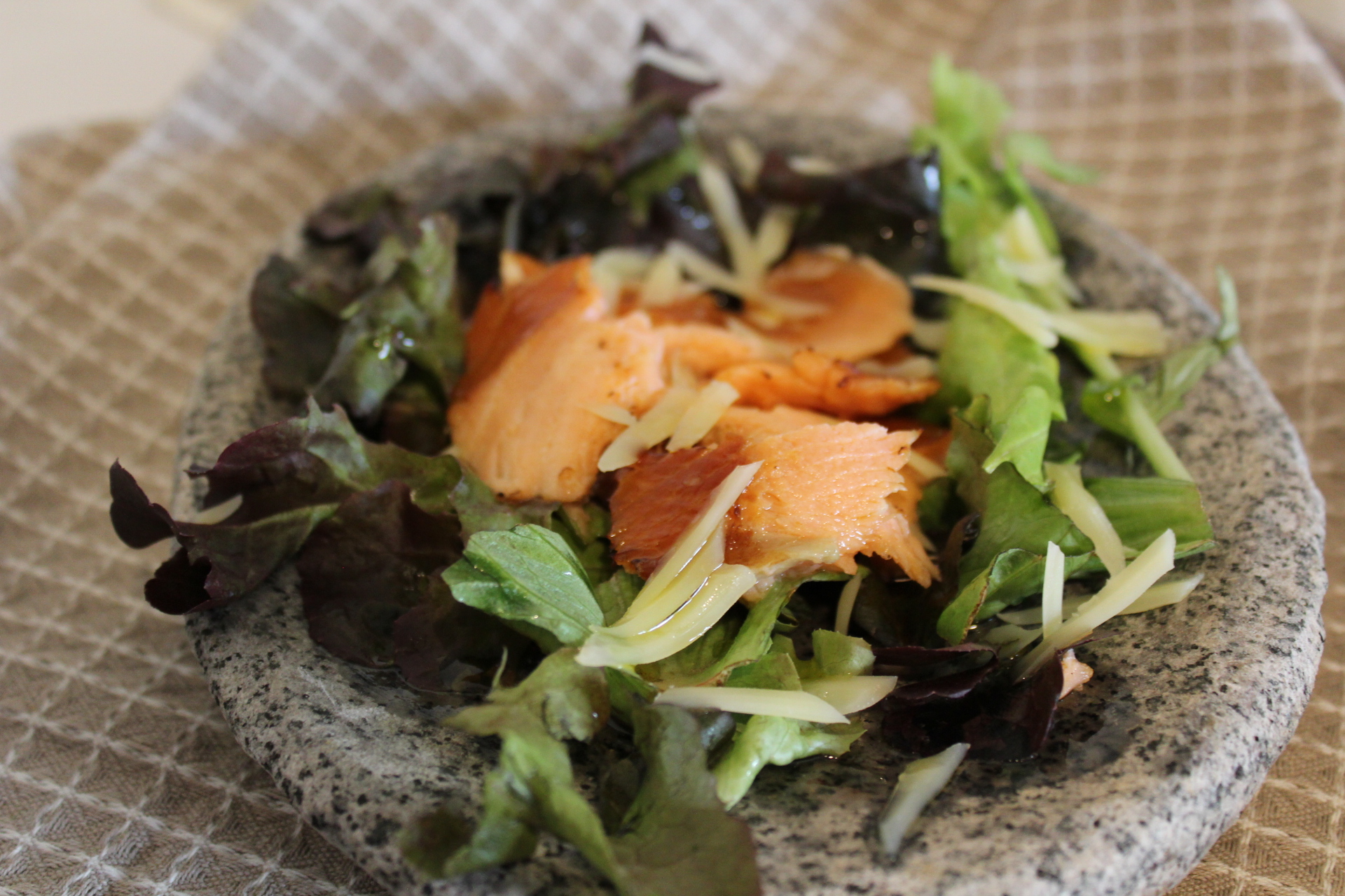 Sashimi de salmón con aceite de trufa blanca 