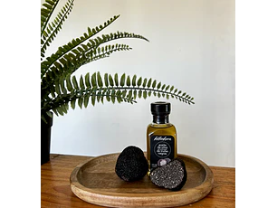 TRUFAS NEGRAS FRESCAS 30 GRS.  + ACEITE DE OLIVA CON AROMA DE TRUFAS NEGRAS 50 ML. 