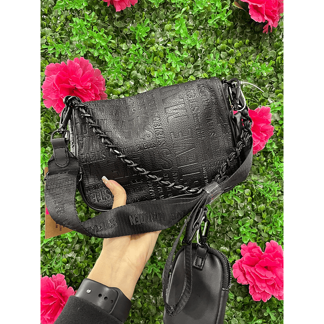 CARTERA STEVE MADDEN NEGRA CON BROCHE Y MONEDERO 