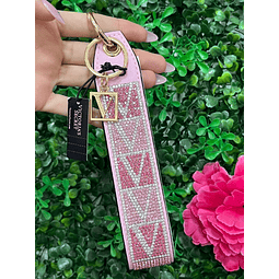 LLAVERO VS ROSADO BRILLO LETRAS V