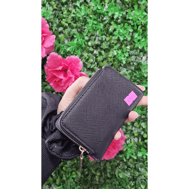 BILLETERA GUESS EST1981 NEGRA PEQUEÑA