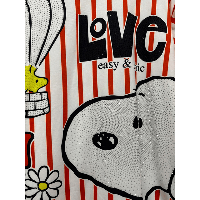 POLERA CON CRISTALES SNOPPY - OVERSIZE