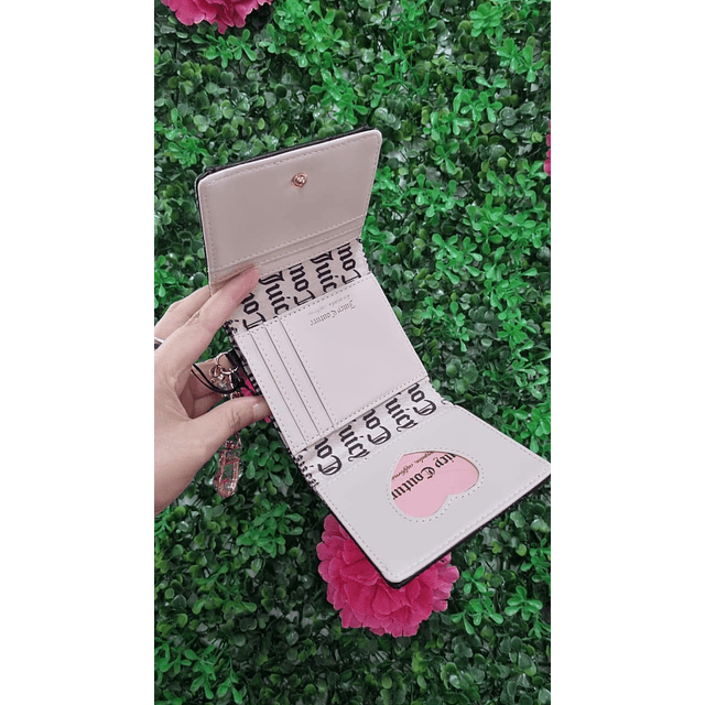 BILLETERA JUICY CUADRADA NEGRA DETALLE CANDADO