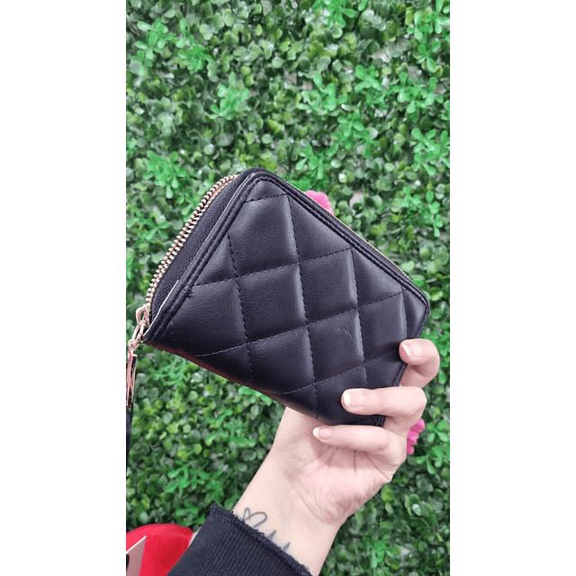 BILLETERA JUICY NEGRA RECTANGULAR CON PINES