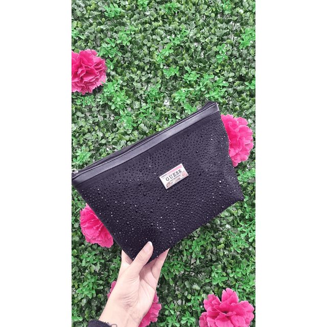 COSMETIQUERO GUESS CON BRILLOS